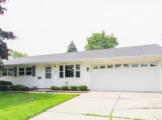 727 Woodland Heights Blvd, Streamwood, IL 60107