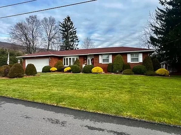 225 Hill Top Dr, West Wyoming, PA 18644