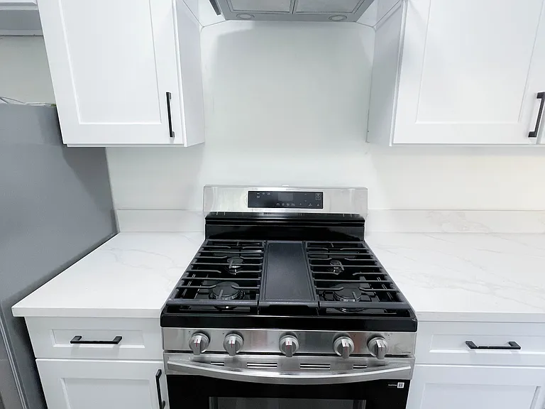 1506 1/2 Maple St #1506 — Photo 36