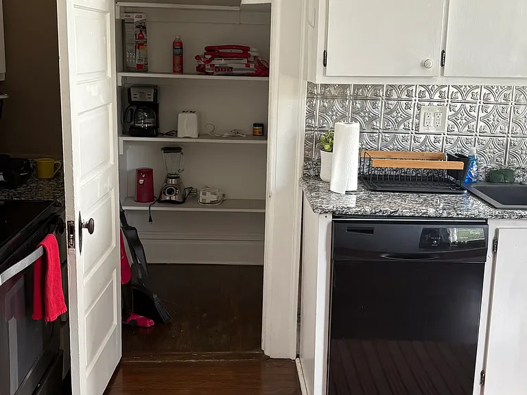 Kitchen pantry