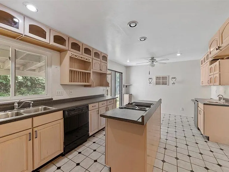 830 Nykiel Ct — Photo 14