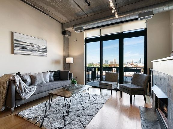 2nd image of 811 W 15th Pl Unit 505-E