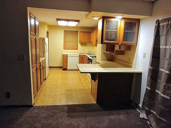 4th image of 1332 Putnam Ave
