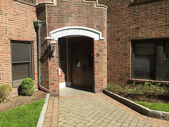4th image of 5 Franklin Ave APT 6S