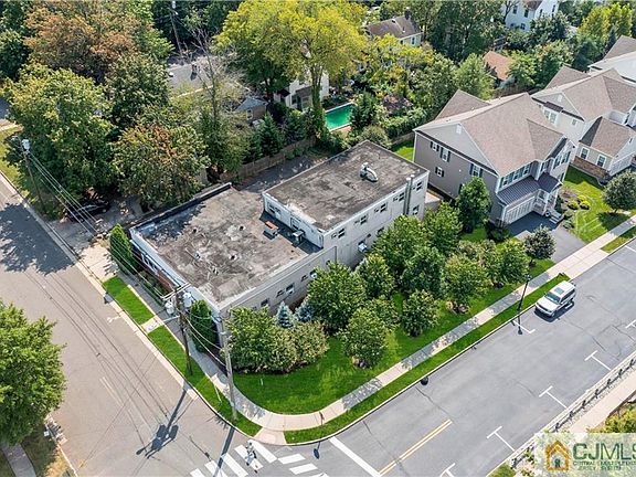 2nd image of 810 N 2nd Ave