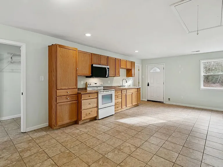 8157 Sheffield Dr — Photo 9