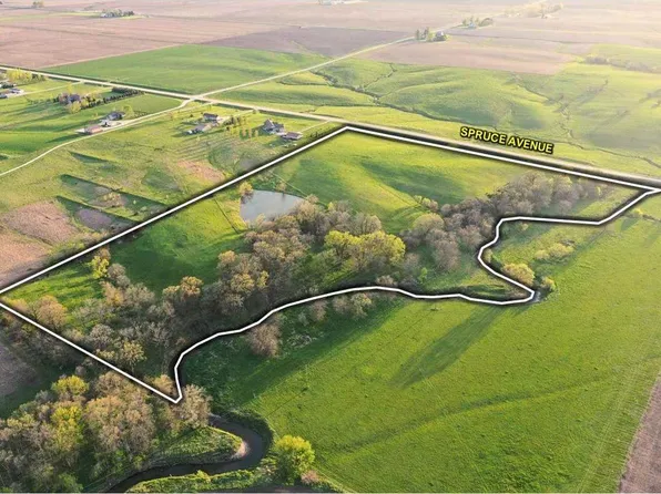 Spruce Ave, Ainsworth, IA 52201