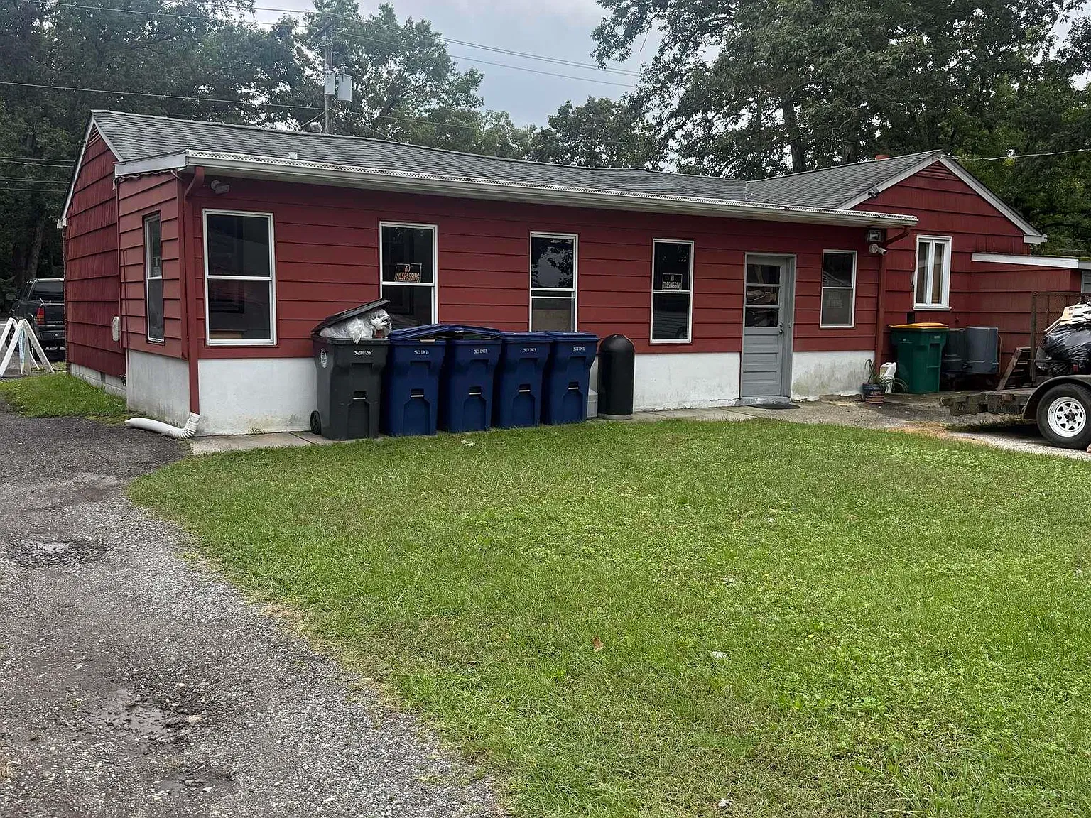 3 bed, 1.5 bath, $2,500 — Photo 2