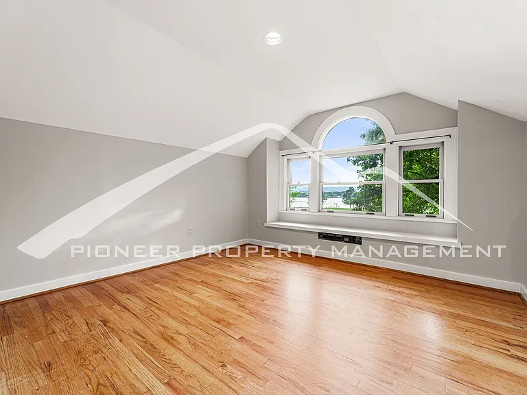 2324 Stuart St — Photo 16
