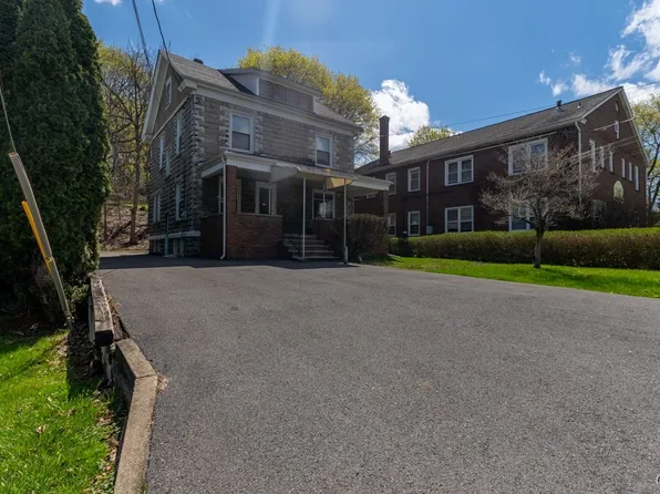 503 Woods Rd, Syracuse, NY 13209