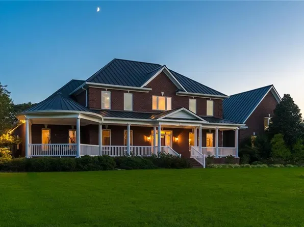 3033 Mansfield Ln, Virginia Beach, VA 23457