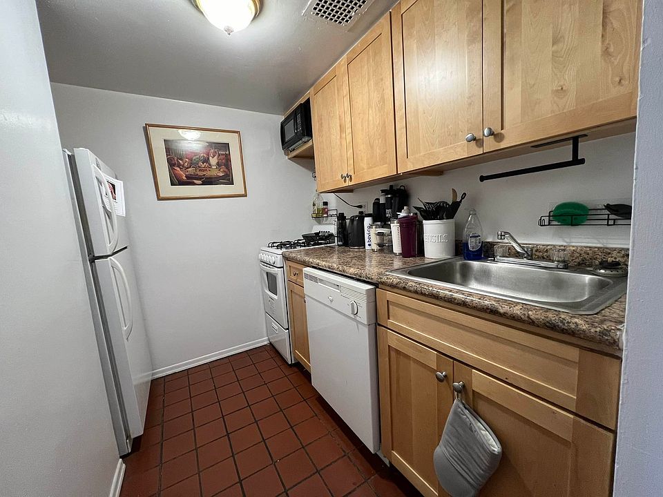 2nd image of 155 E 23rd St APT 402