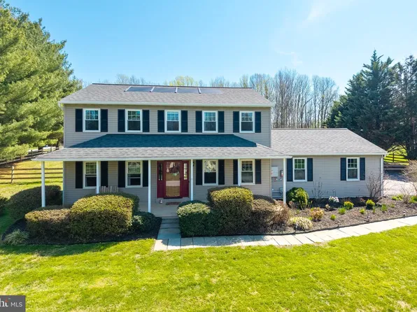 1 Boors Cove Ln, West Grove, PA 19390