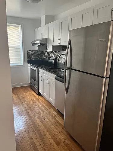901 Diamond St Photo 1