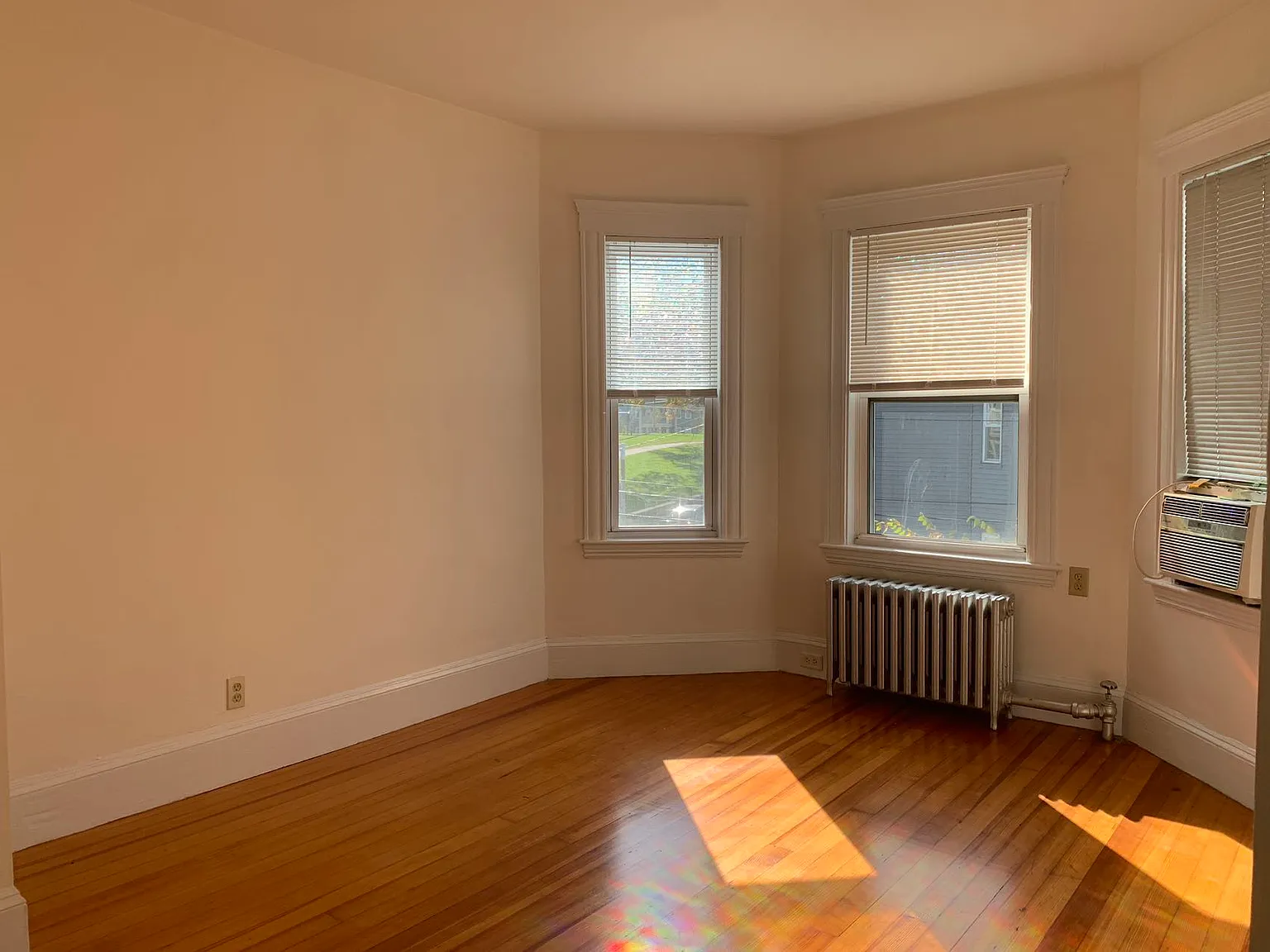 3 bed, 900 sqft, $2,800 — Photo 1