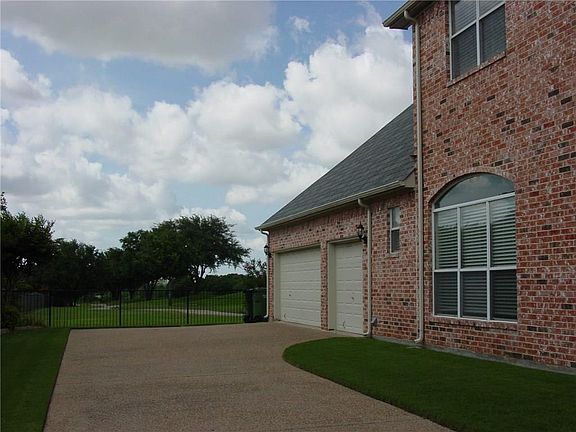 4th image of 6821 Columbine Way