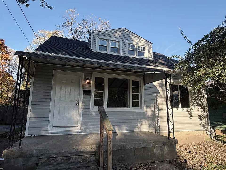 825 Montgomery Ave