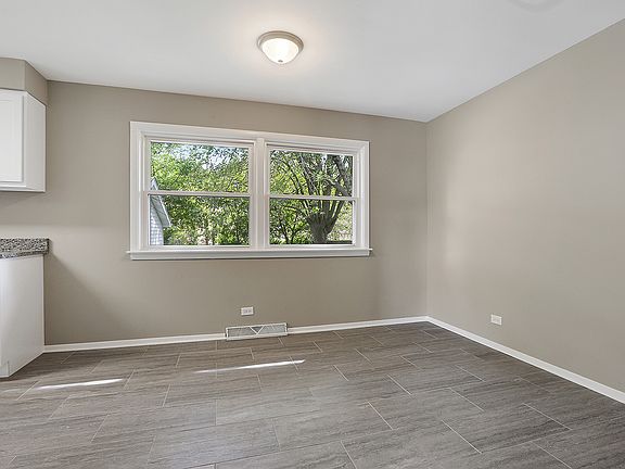 5th image of 60 E Greenbriar Ave
