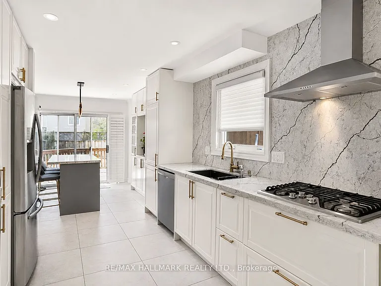 36 Kitsilano Cres — Photo 9