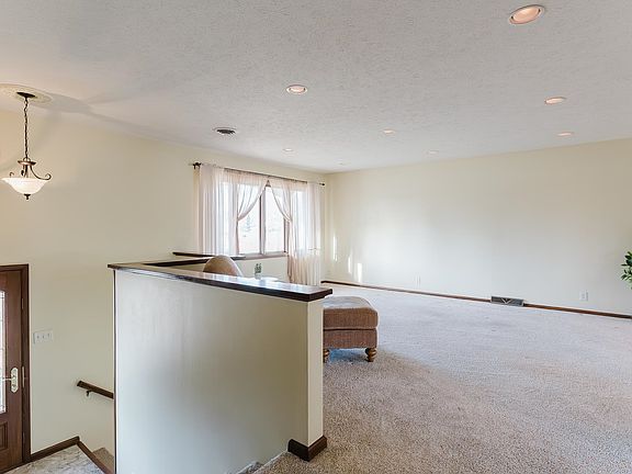 3rd image of 1400 Bel Air Rd