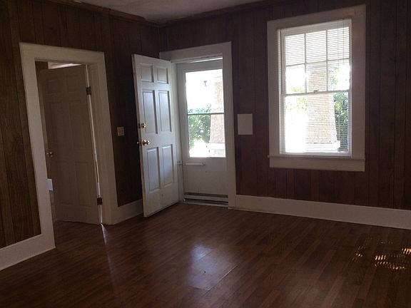 Living room (to front porch)