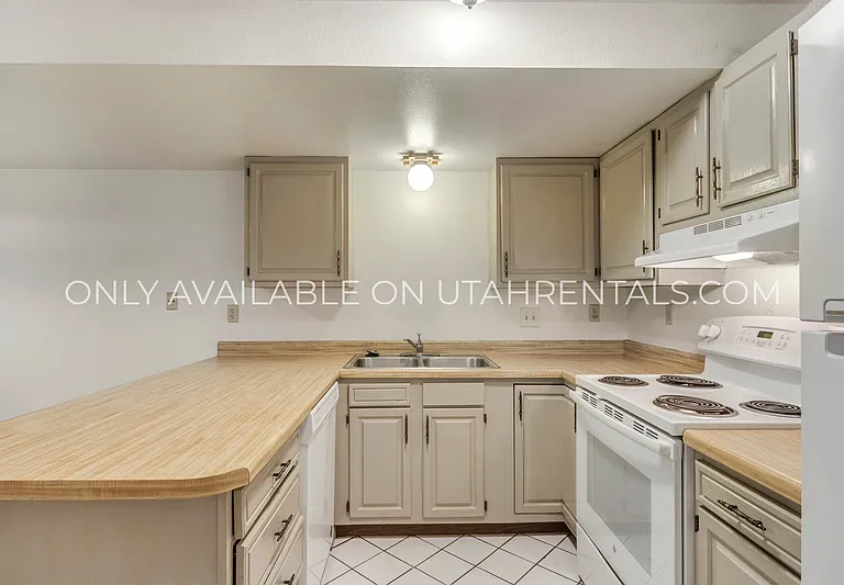1760 N Willowbrook Dr #LEFT — Photo 5