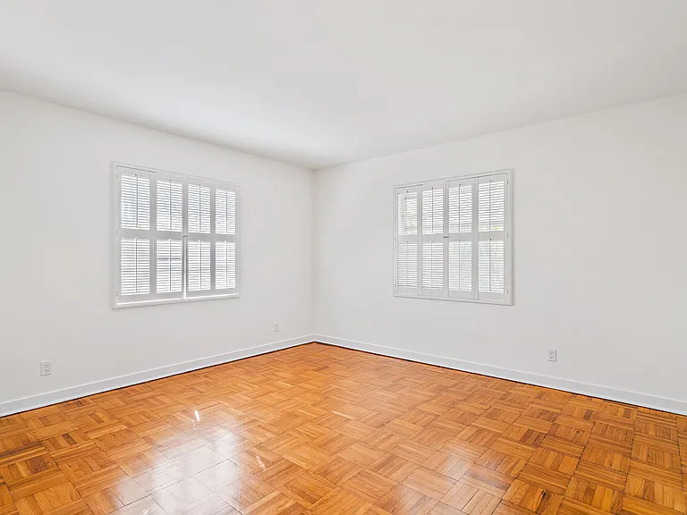 210 Russlyn Dr — Photo 18