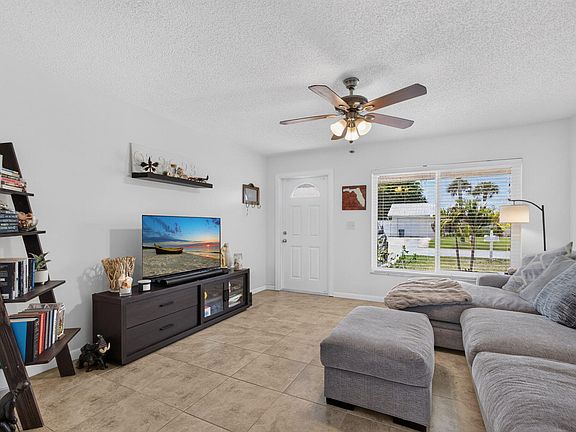 3rd image of 8717 SE SANDY Lane