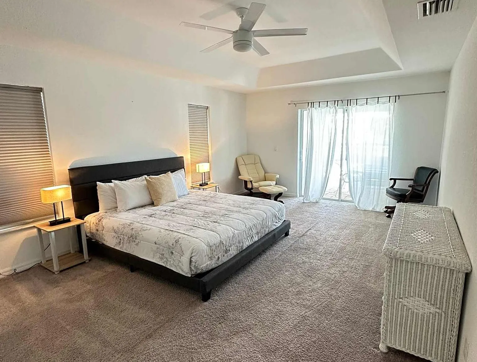 4 bed, 2.0 bath, 2497 sqft, $10,380 — Photo 2