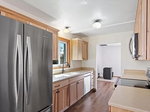 2nd image of 300 Aristocrat Dr