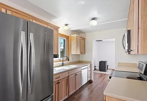 300 Aristocrat Dr Photo 1
