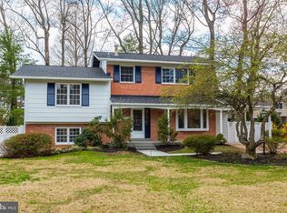 8212 Raymond Ln, Potomac, MD 20854