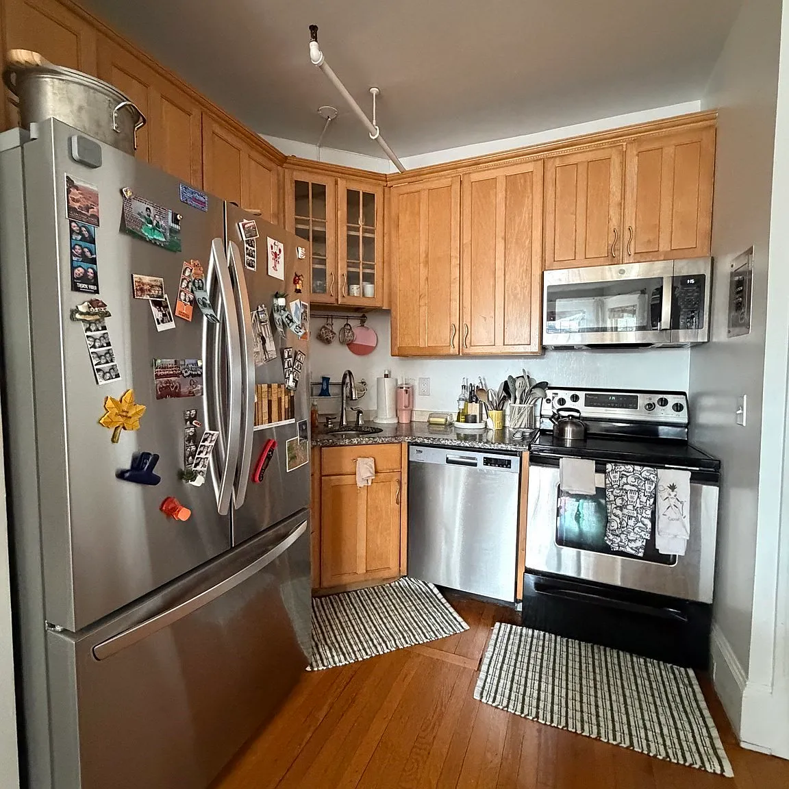 2 bed, 700 sqft, $3,790 — Photo 1