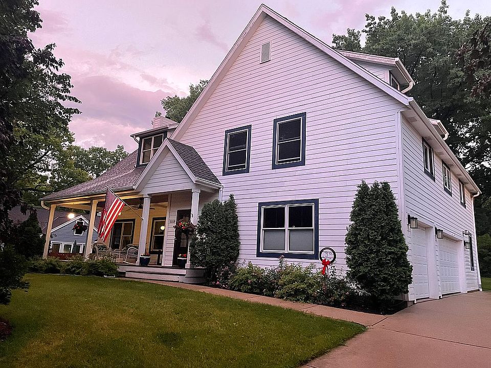 2nd image of 11119 W Clarke St