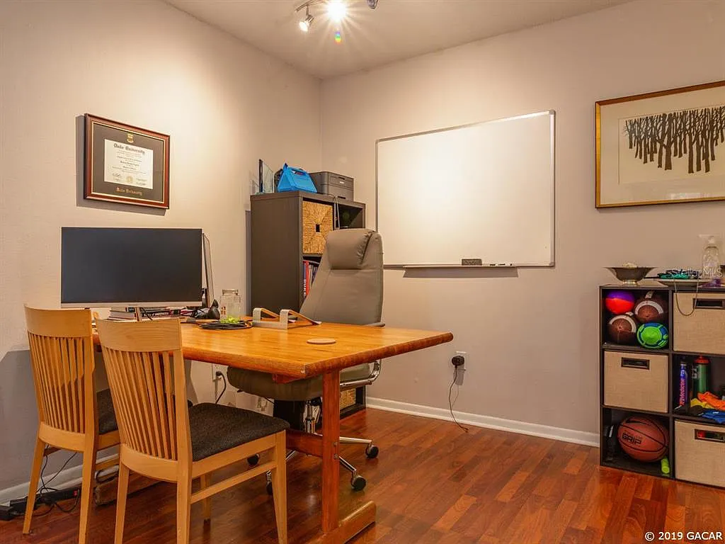 1 bed, 1.0 bath, 574 sqft, $1,095 — Photo 2