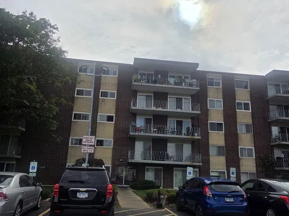 2900 Maple Ave APT 8D, Downers Grove, IL 60515