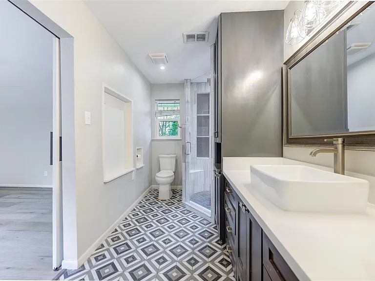 5019 Oak Forest Dr — Photo 18