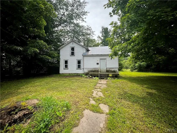 52 Liberty St, Adams, NY 13605