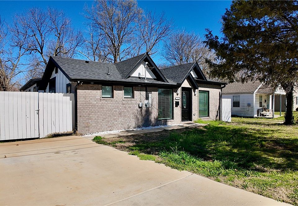 1st image of 128 Pierce Ave