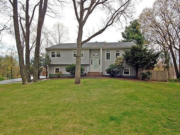 2nd image of 29 Bear Brook Ln