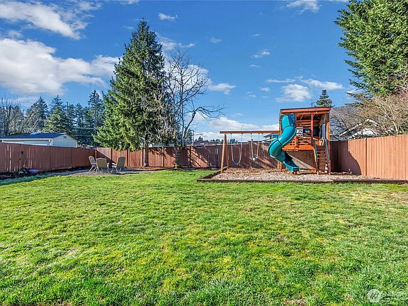 3rd image of 18826 103rd Avenue E