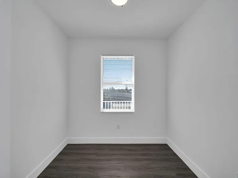 275 SW 4th St #220 — Photo 45
