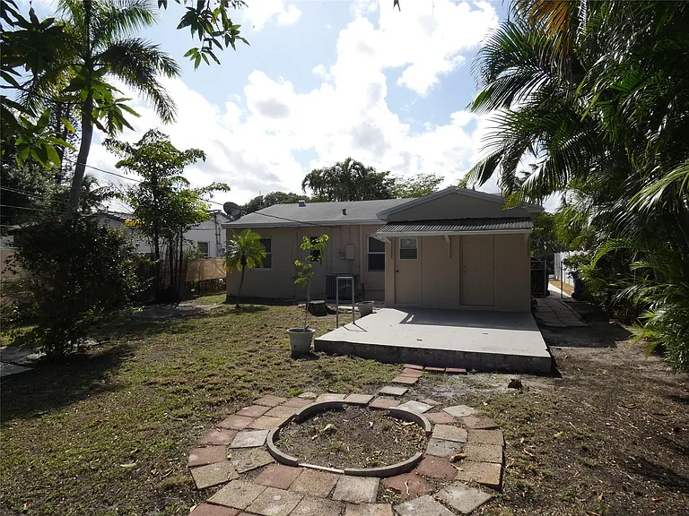 1528 NW 1st Ave — Photo 15