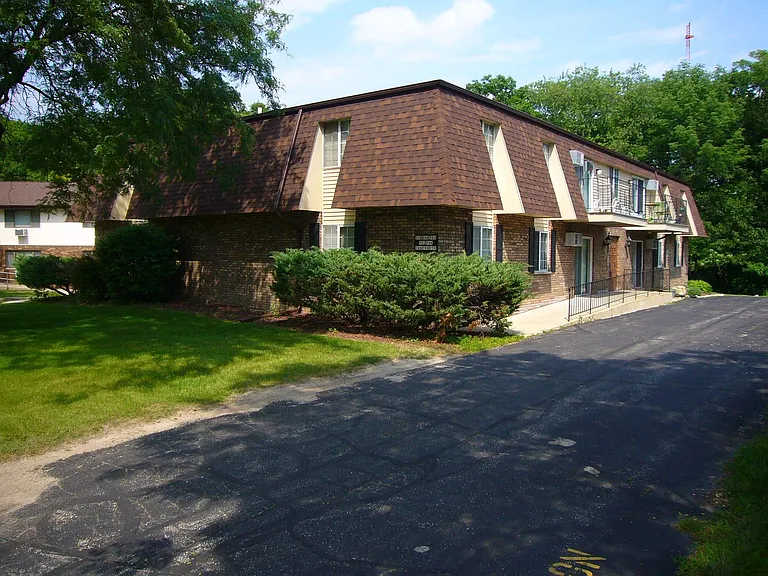 Mansfield Ct 716-730 — Photo 13
