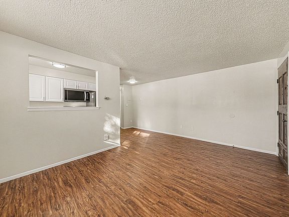 5th image of 1944 Meadow Dr APT 1
