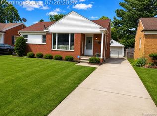 8283 W Parkway St, Detroit, MI 48239