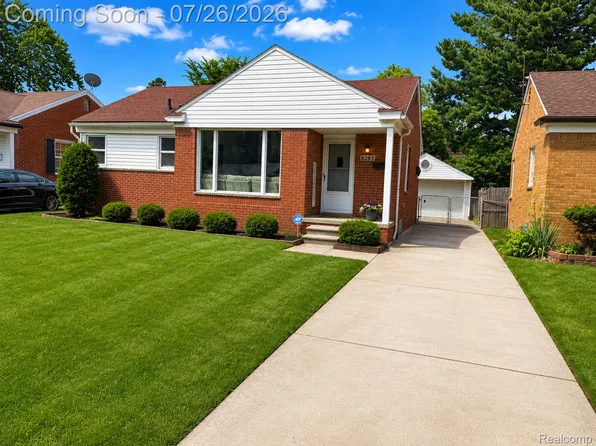 8283 W Parkway St, Detroit, MI 48239