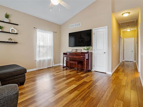 3rd image of 7160 Wellington Ct