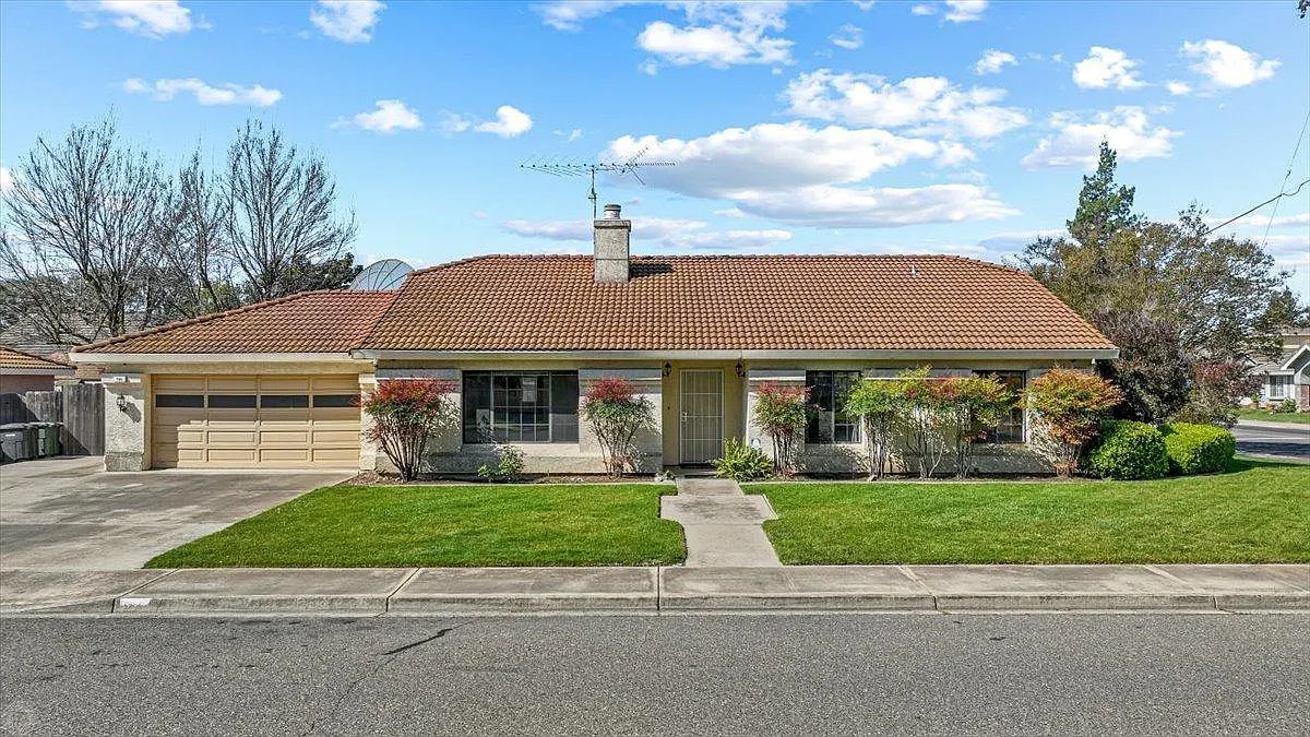 780 Barby Ln photo 1