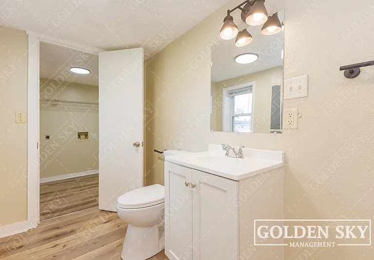 1704 W 15th St — Photo 6